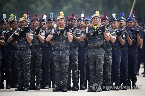 말레이 "동성애자·성전환자, 자격 갖춰도 경찰 될수 없다" - 2