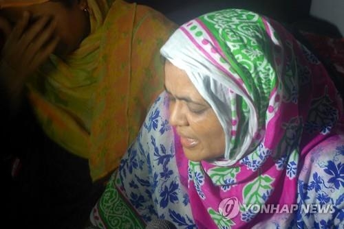 방글라데시서 교수 피살…IS "무신론 주창해 살해했다"(종합) - 3
