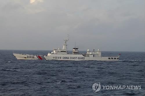 中군함·해경선 동중국해 '민감 수역' 항행…日, 경계태세 - 2