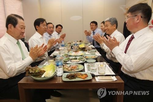 천정배 "호남 주도 정권교체 위해 완벽하게 뭉쳐야" - 3