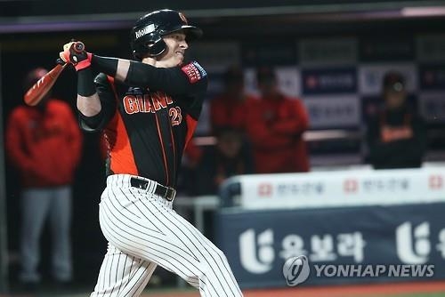 <프로야구> '3안타' 아두치 "어제 부진 만회해 마음이 가볍다" - 2