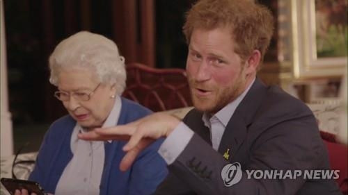 "덤벼봐!" 해리왕자·오바마 부부, 상이군인행사 알리려 '맞짱' - 4