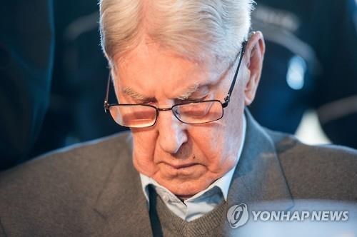 법정 선 94세 나치대원 "진정 미안하다"…학살 가담은 부인 - 2