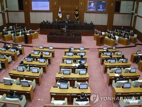 부산시의회 후반기 의장단 논의 시작…'나눠먹기' 논란 - 2