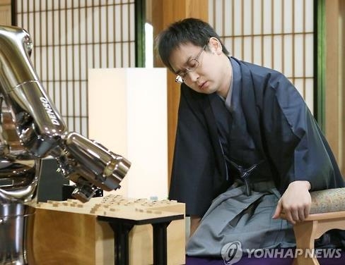 장기도 인간이 컴퓨터에 '무릎'…일본 8단 완패 - 2