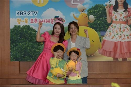 "솔직한 '언니'가 왔다"…'유튜브 스타' 기용한 TV유치원 - 3