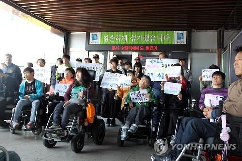 경기 장애인단체 남경필 제안 거부…13일째 농성 계속 - 2