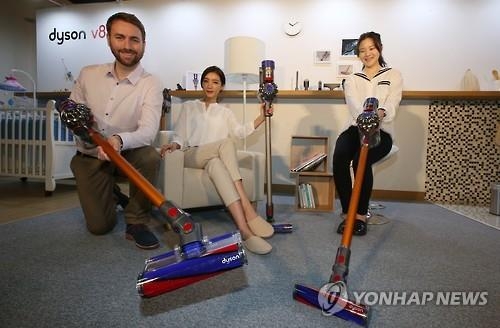 다이슨, V8 무선청소기 국내 출시…배터리·흡입력 강화 - 3
