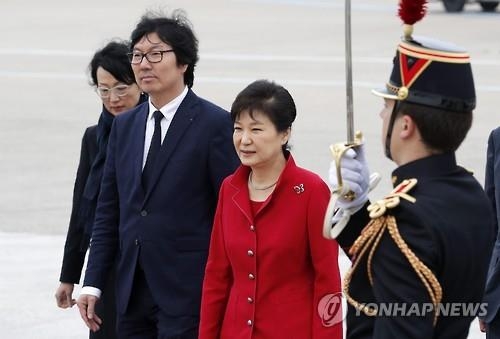 朴대통령, 1년여만에 비즈상담회 참석…佛서 수출세일즈 - 2