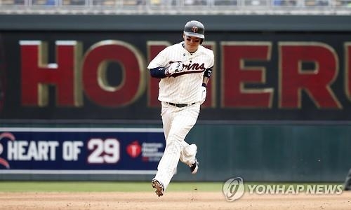 박병호, 침묵 깨고 시즌 10호 홈런·강정호 멀티히트(종합) - 2