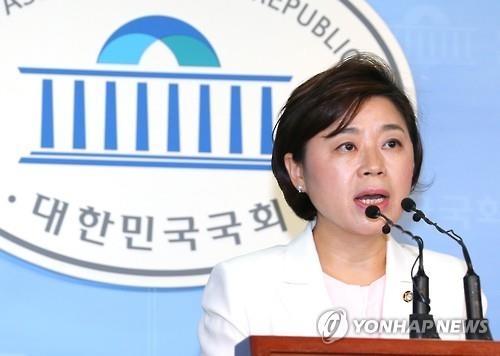 與 "여교사 성폭행 최악의 교권유린…근본대책 내놓아야" - 2