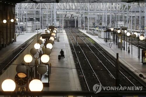프랑스 철도 파업 끝나나…유로 2016 앞두고 파업 종료 안간힘 - 2
