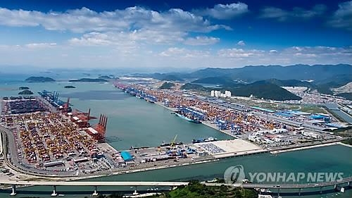뇌물 오간 부산신항…서류조작·뇌물공여 업자들 징역형 - 3