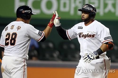 <프로야구> 로사리오 괴력, 대전구장 140m 장외홈런 폭발 - 2