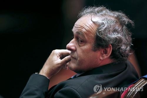 FIFA "불명예 퇴진한 플라티니, 유로 2016 초청 불가" - 2
