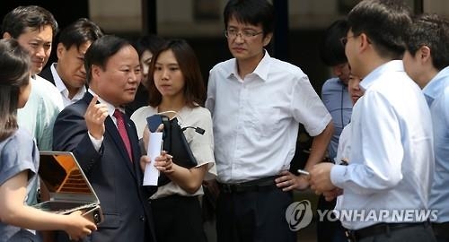 김재원 靑정무수석 "야당 자주 찾아뵙고 늘 경청하겠다" - 2