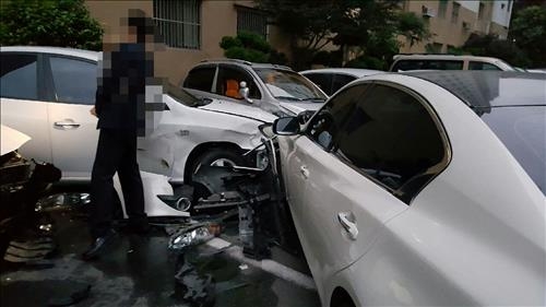 "집앞은 괜찮겠지" 대리기사 보내고 운전했다 차량 7대 와장창 - 2
