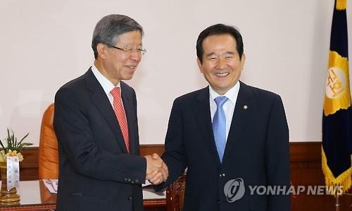 정의장, 첫날 이원종·김희옥 만나…"정치변화 노력"(종합) - 3