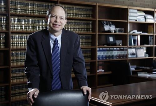 성폭행 美스탠퍼드생 '솜방망이 처벌' 후폭풍…판사 퇴진운동 - 2