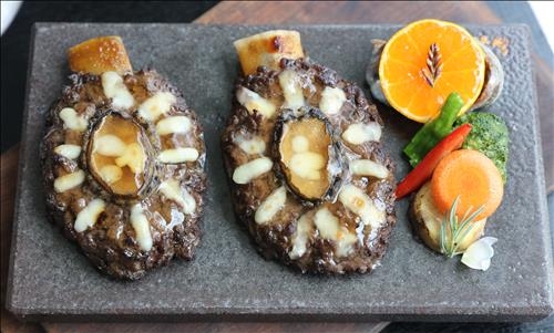 '임금님 진상품' 제주흑우 요리 먹어보니…"부드럽고 담백" - 2