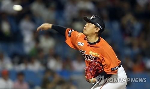 <프로야구> '한화 깜짝 선발카드' 송신영, 4⅓이닝 1실점 호투 - 2