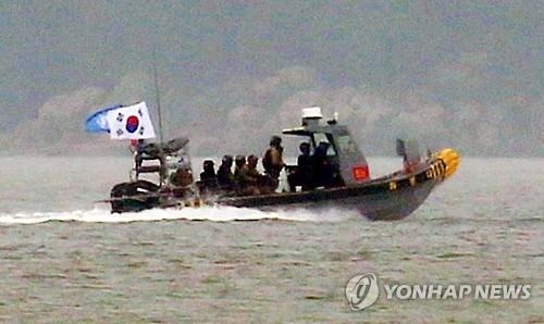 한강하구 中어선 北연안에 머물러…軍 출동않고 대기 - 2
