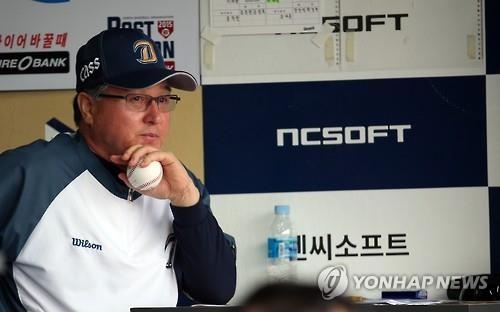 <프로야구> 홈런 잡아낸 NC 김성욱 "기회 얻은 만큼 더 열심히" - 3