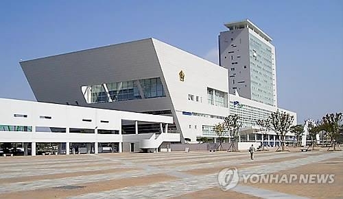 광주시, 복지사 '특별수당' 내달 중단…"일방 결정" 반발 - 2