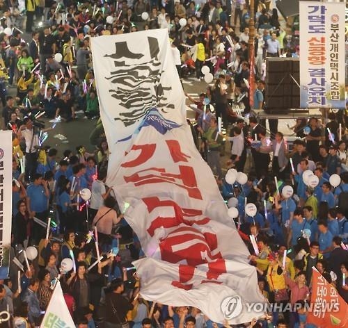 '가덕도에 신공항을'…삭발도 불사한 부산시민 총궐기 - 4