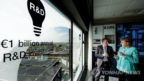 네덜란드 반도체장비업체 ASML, 대만 HMI 3조6천억원에 인수 - 2