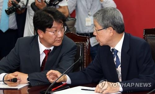 권성동 "복당은 비대위 전속적 권한…의총 번복 불가" - 2