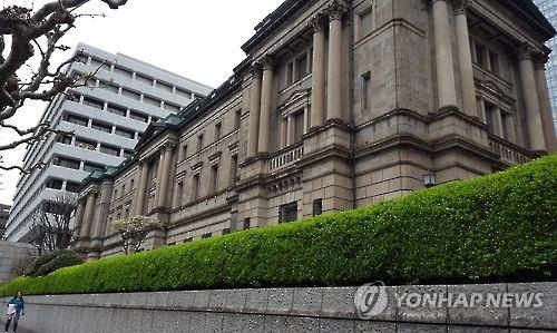 일본은행 추가완화 보류에 "엔고 대응책 부족·아베노믹스 궁지" - 2
