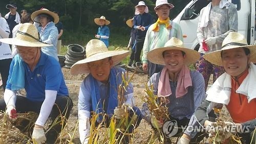 더민주 영남 민생행보…우상호 "전당대회 뒤 탈당파 복당 조치" - 3