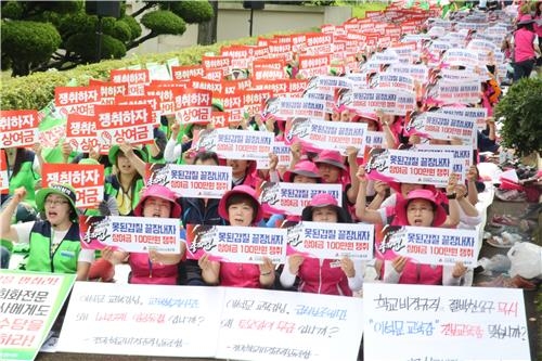 '밥 대신 빵 먹는 아이들' 서울·제주 181개교 급식 차질(종합) - 2