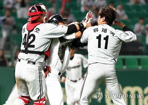 <프로야구> '주먹질' 류제국·김강민, 벌금 300만원·봉사활동 120시간 - 2