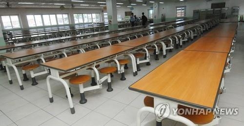 '급식대신 빵·우유' 서울·제주 200여 공립학교 급식 차질(종합2보) - 2