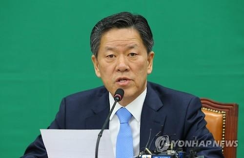 '영화 시작 시각 넘겨 광고 틀면 과태료부과' 법안 발의 - 2