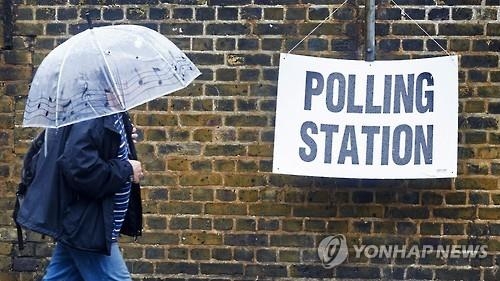 브렉시트 투표 당일 발표된 최신 여론조사서 "잔류 52∼55%"(종합) - 2
