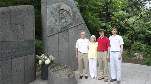 워커 장군 일가, 한국전쟁 66주년 맞아 한국 방문 - 2