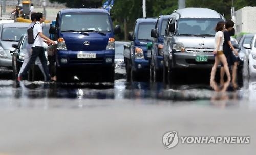 충북 '마른장마'…무더위 지속 - 2