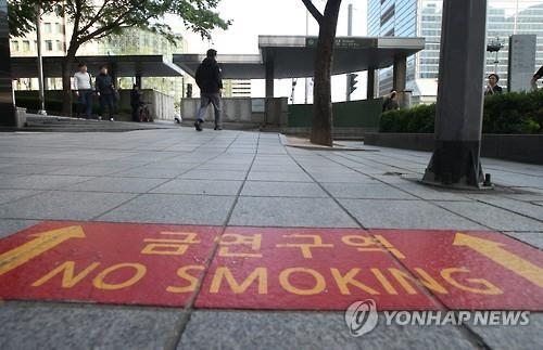 계도기간 끝…인천 전철역 출구 10m이내 흡연 집중단속 - 2