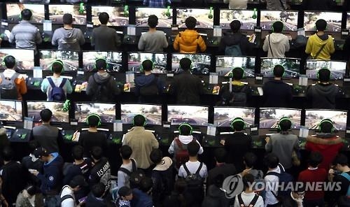 게임 '뽑기형 아이템' 확률 공개 법안 놓고 찬반 엇갈려 - 2