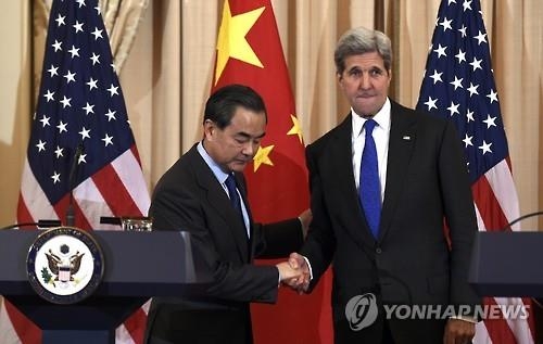 中왕이, 美케리에 '남중국해 경고'…"익살극 그만 끝내야" - 2
