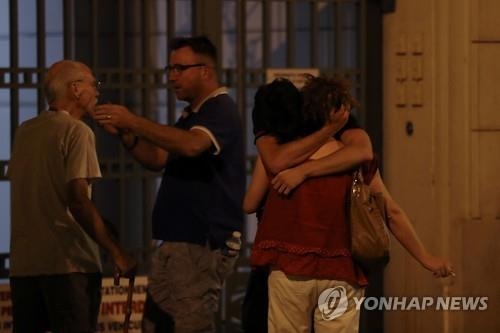 "대형트럭이 지그재그 돌진"…핏빛된 한여름밤 코트다쥐르 해변 - 4