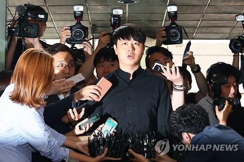 두달 사이 5건…인기스타들 잇단 성추문에 '현기증' - 6