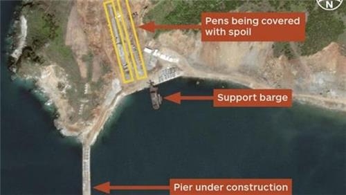 "北, 3천t급 SLBM 잠수함 기지 건설중…은폐용 덮개도 갖춰"(종합) - 2