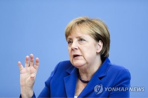 메르켈, 난민 얽힌 잇단 테러 이후 지지도 12% 포인트 하락 - 2