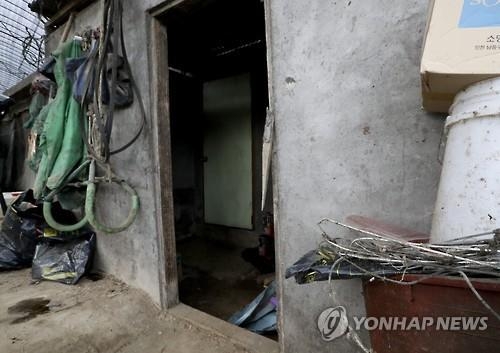 19년만에 짜장면 처음 맛 본 '축사노예' "세상 최고 음식" - 4