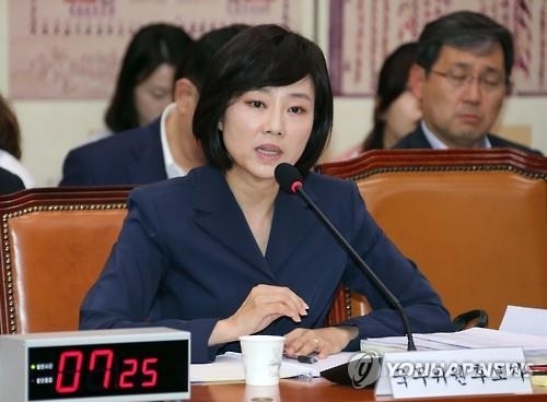 野, 조윤선 청문보고서 단독채택…"장관역량 인정하나 부적격" - 2