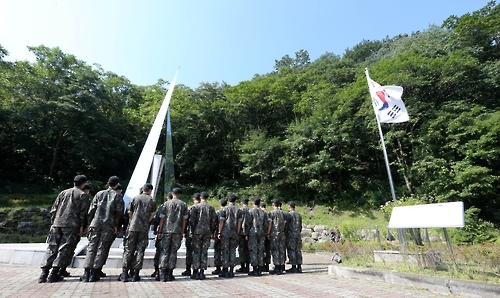 연화동전투 전적비 방문한 장병